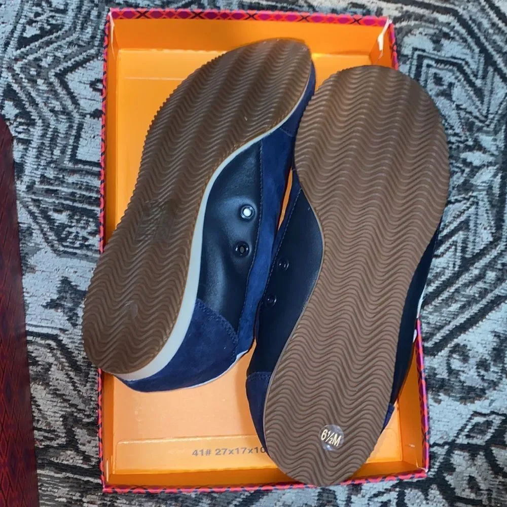 LAST CHANCE TORY BURCH suede sneaker